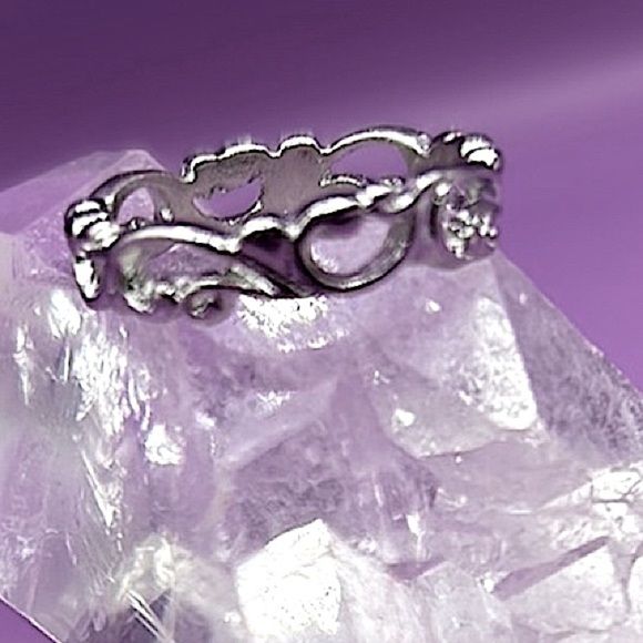 #4. Exclusively Fancy Silver Beach Waves Band Ring NWT - Picture 5 of 5